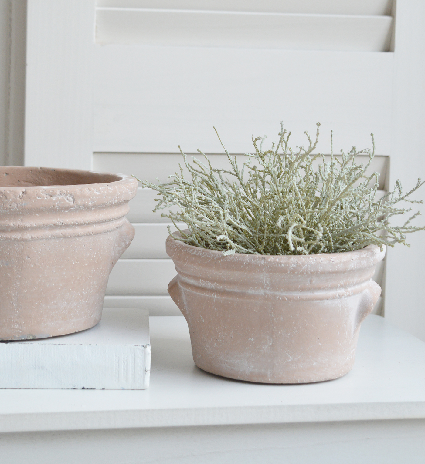 Perfect to style shelves and consoles... the Stoneham terracotta pot with plenty of texture is a pale neutral colour 