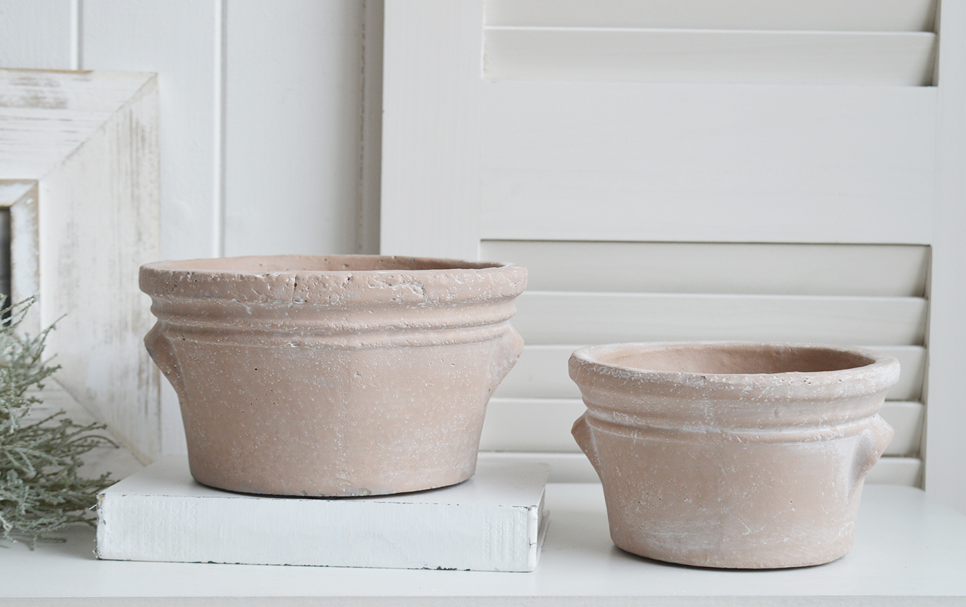 Perfect to style shelves and consoles... the Stoneham terracotta pot with plenty of texture is a pale neutral colour 