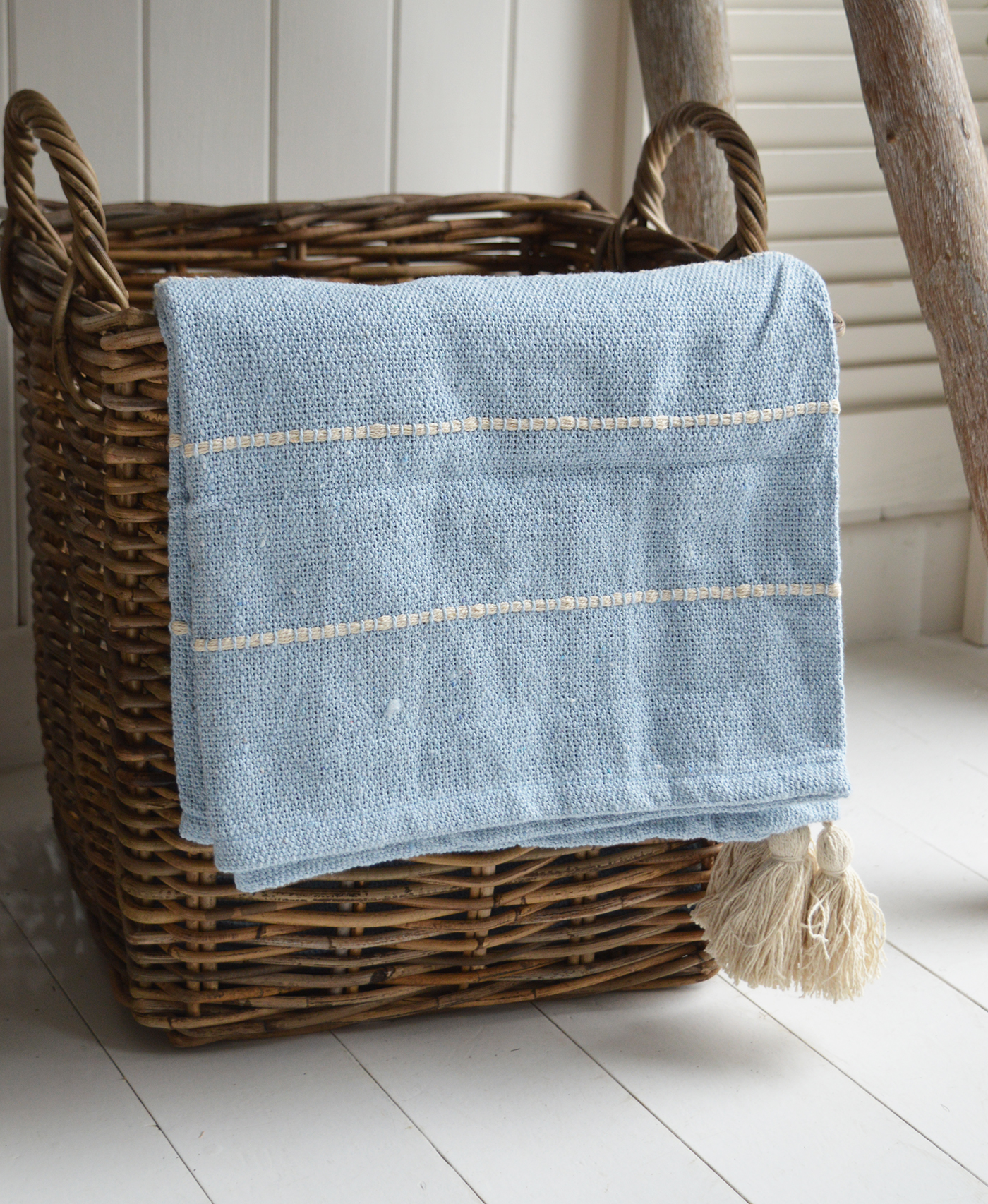 Finished with tassels, these throws offer a playful accent to sofas, chairs, or beds. Light and breathable, the Pippin range blends comfort with coastal-inspired style.
