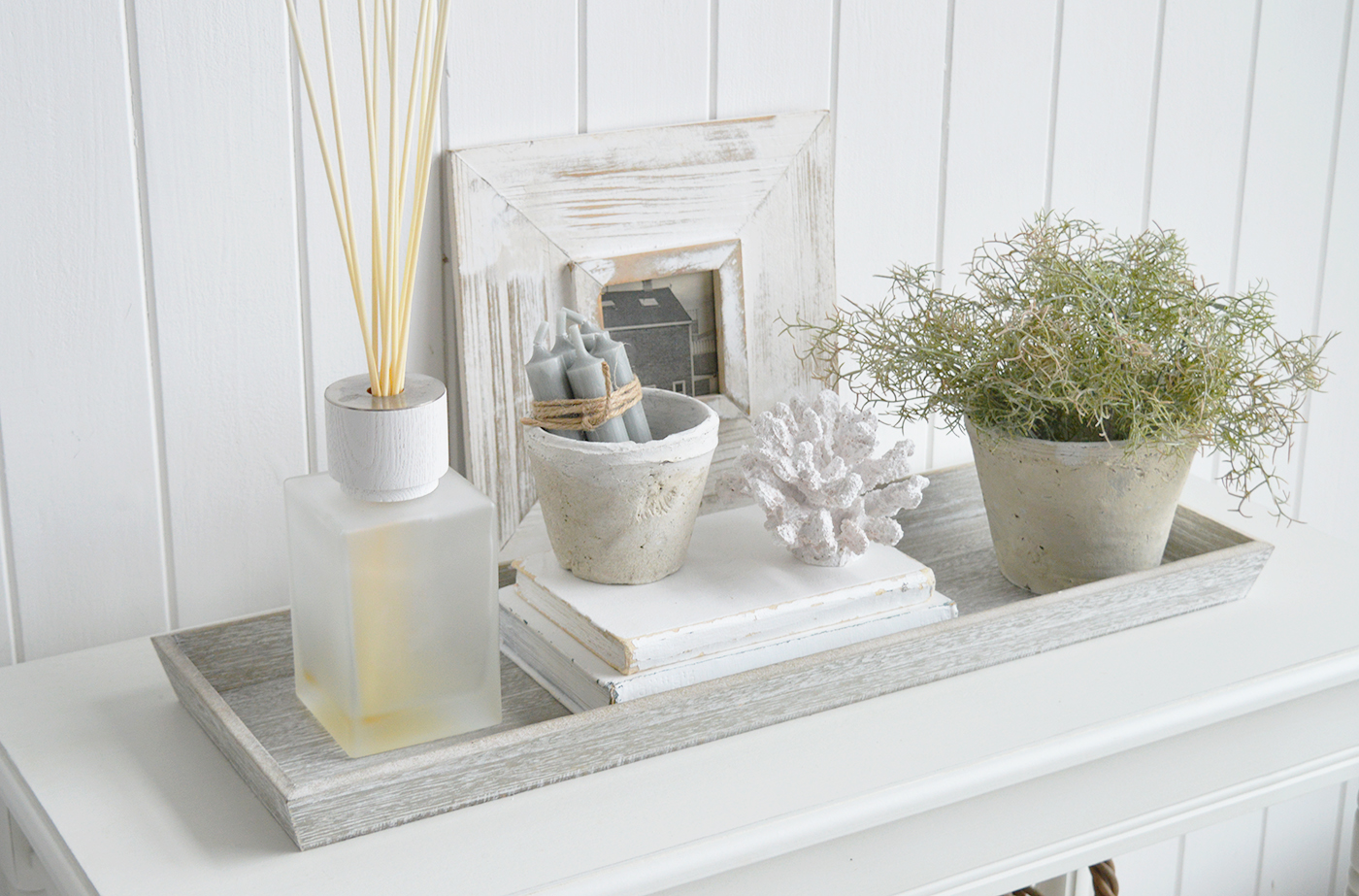 Crafted to complement New England, Hamptons, and modern country interiors, this versatile tray adds texture and elegance to any console, coffee table, or shelf.