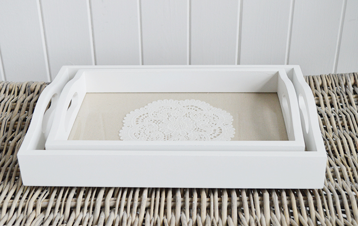 Set of 2 white trays