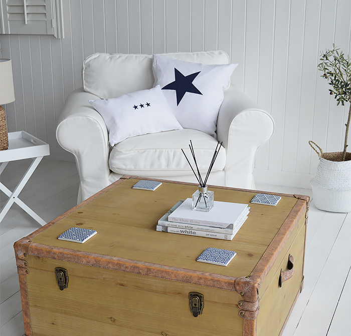 Trunk coffee on sale table white