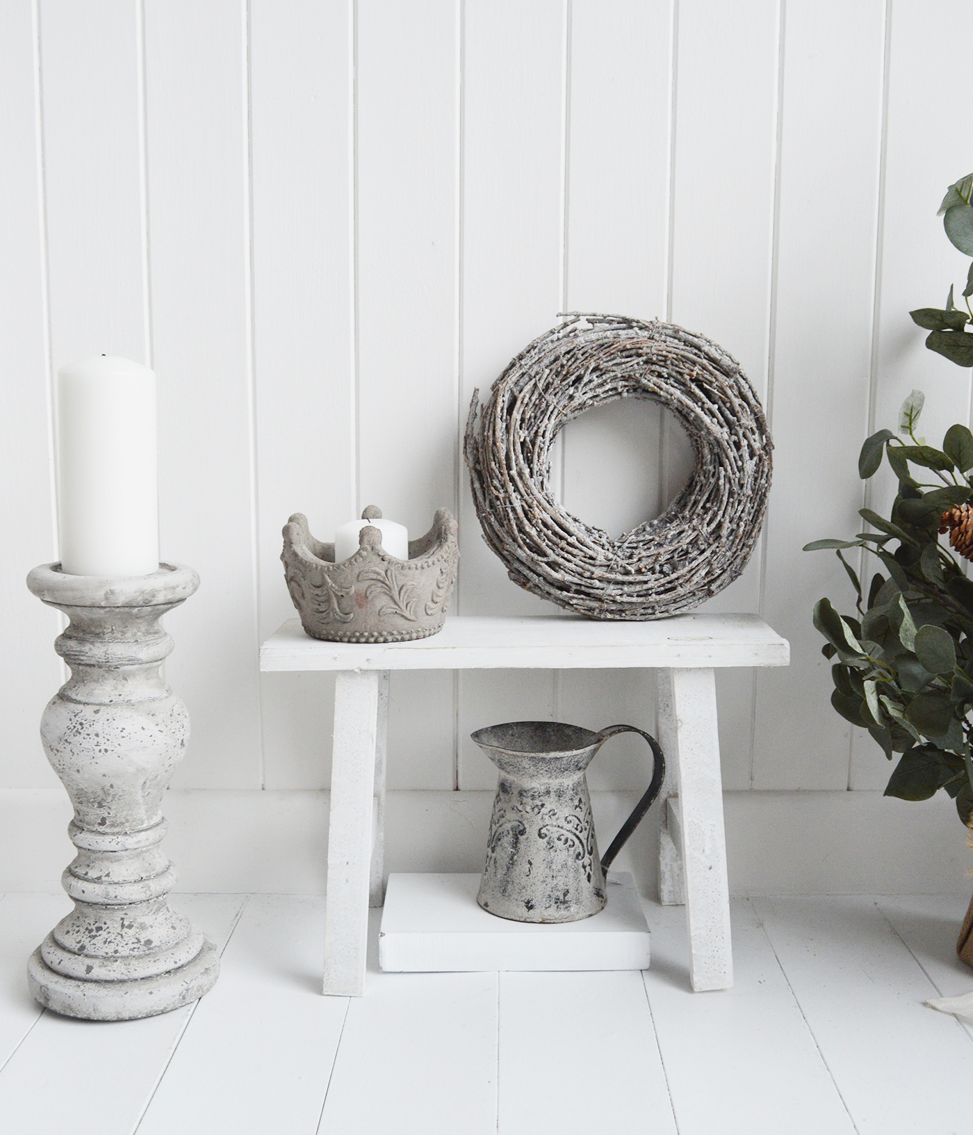 Grey Willow Wreath for a traditional New England look to your room from The White Lighthouse Furniture for the hallway, living room, bedroom and bathroom
