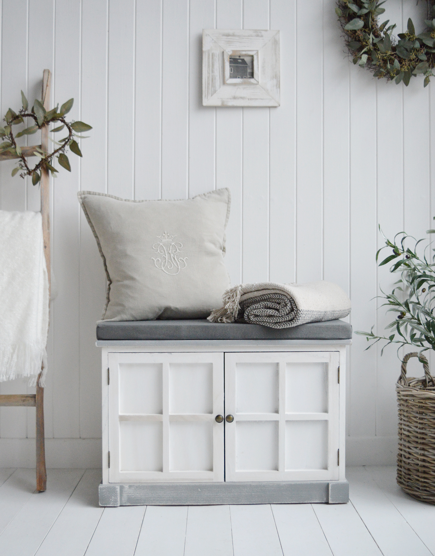 Charlotte White Wooden Storage Bench - New England Modern Farmhouse and Coastal Storage Furniture for the hall, living room, bedroom and bathroom
