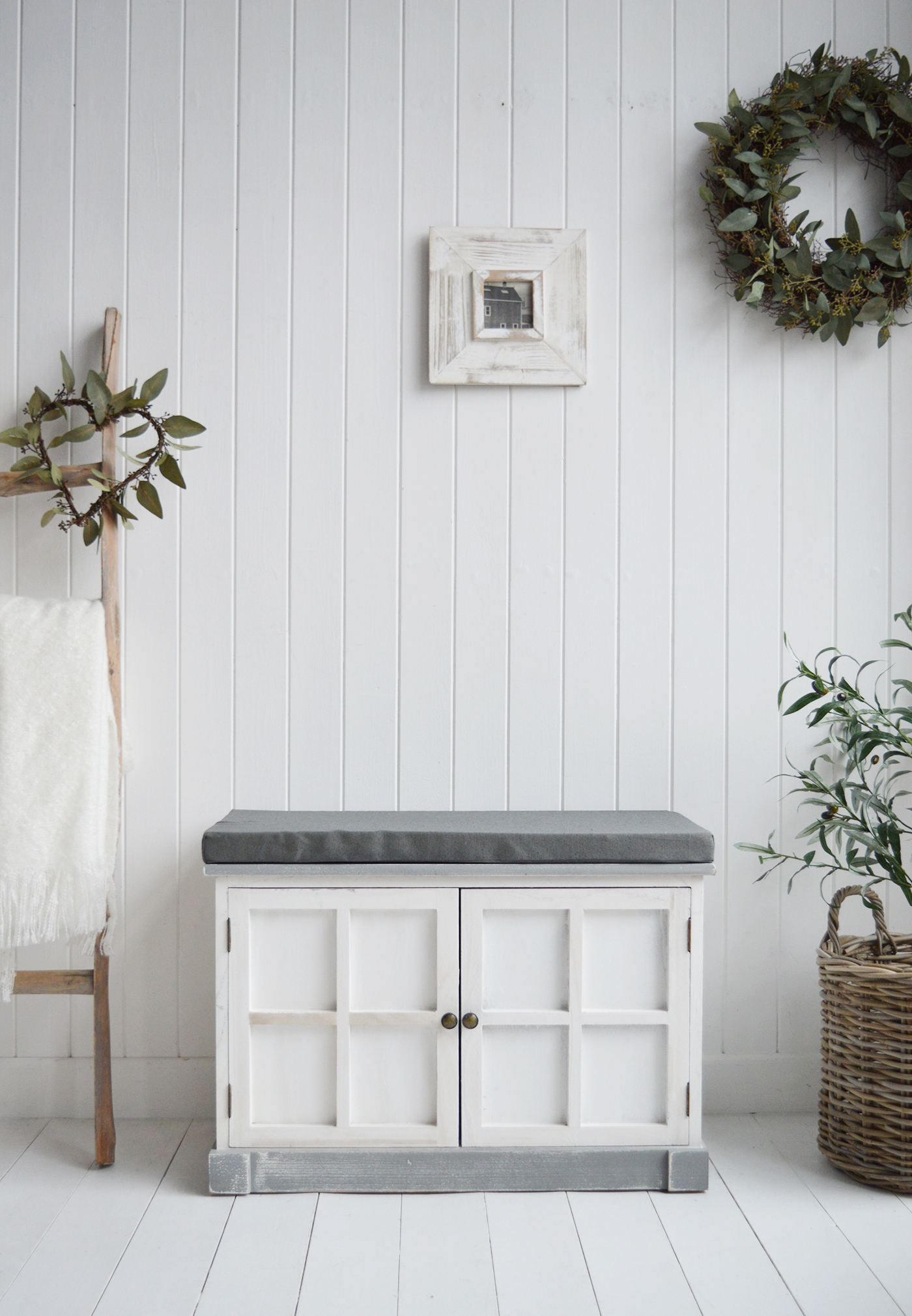 Modern hallway shop storage bench