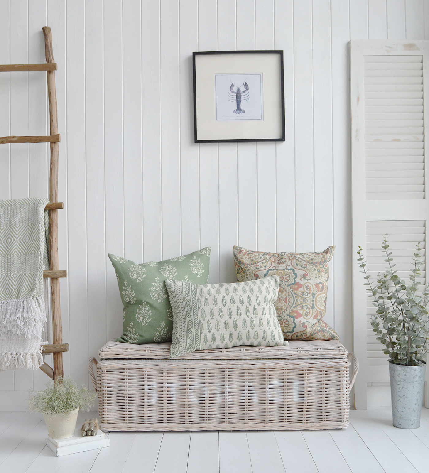 The White Farmington storage bench brings a touch of coastal charm with its airy finish and functional design. Its detailing and rustic hardware evoke a laid-back, seaside cottage feel. Ideal for an entryway or mudroom, it keeps the space tidy while complementing nautical decor elements.