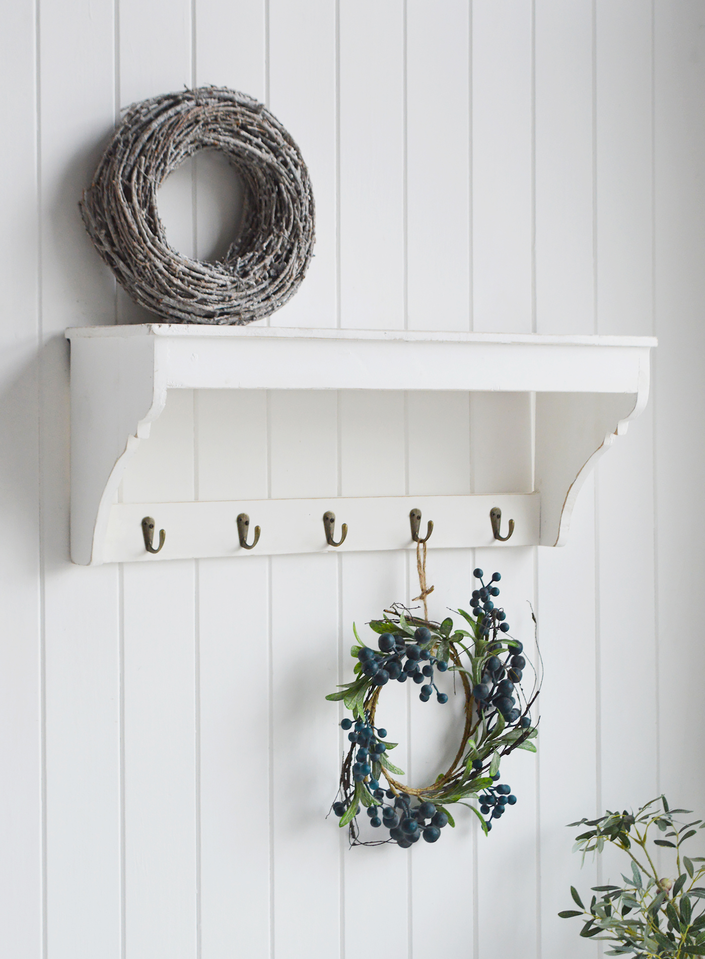 Grey Willow Wreath for a traditional New England look to your room from The White Lighthouse Furniture for the hallway, living room, bedroom and bathroom