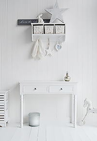 New Englnd dressing table with drawers and silver Handles