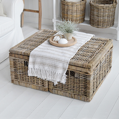 Add warmth and luxury to your living room with our Seaside storage coffee table in 2 different sizes