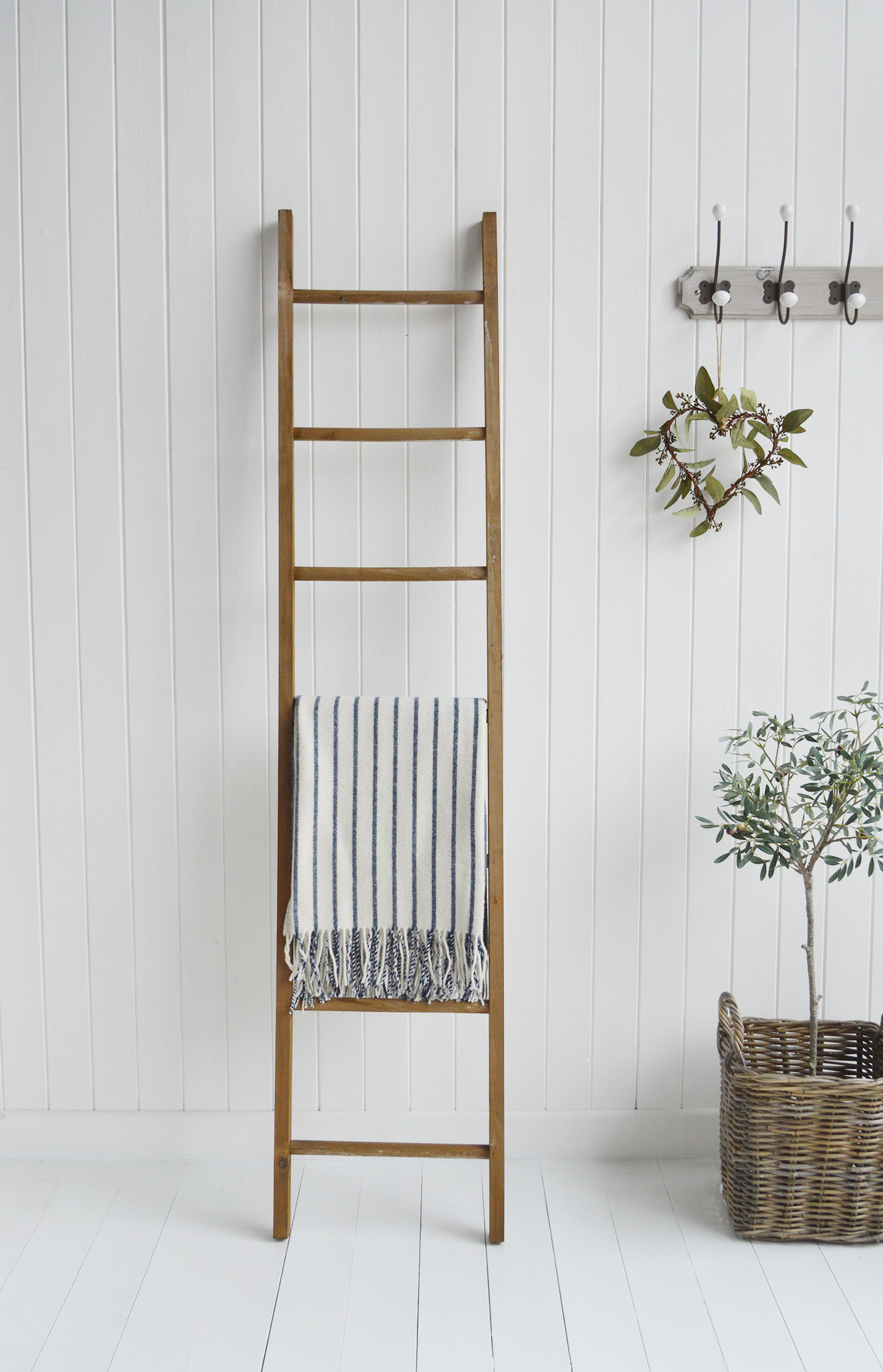 Oxford Blanket Ladder with the Sudbury Wool Throw for New Enland country and coastal furniture