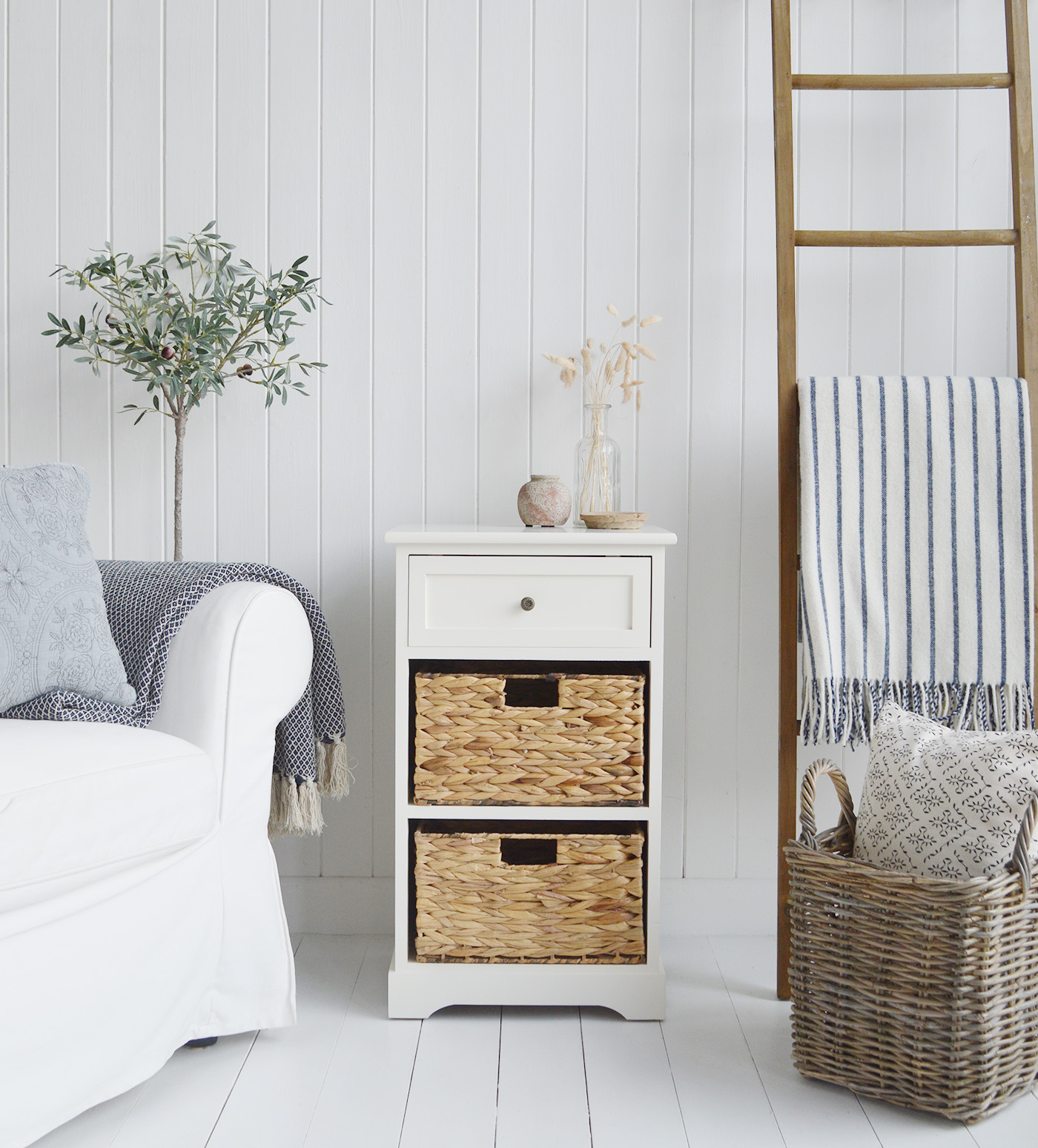 The New Haven cabinet with three drawers

The New Haven exudes the traditional New England appeal of relaxed living. The elegantly simple lines, carved antique brass handle and ivory white finish beautifully complement the contrasting two weaved water hyacinth basket drawers to offer a cabinet that offers plenty of storage