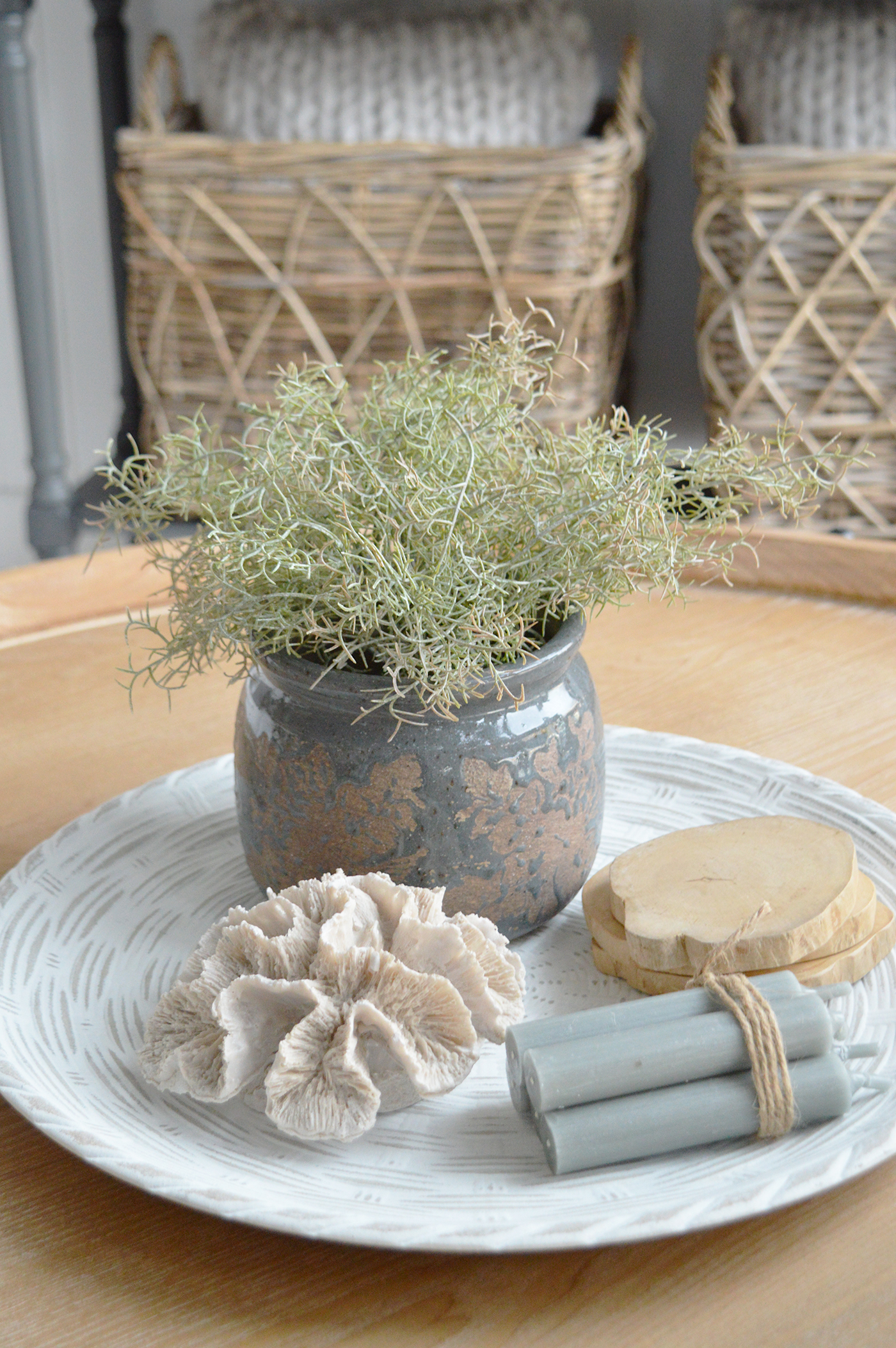 This textured ceramic pot brings a soft coastal warmth to your styling, with its earthy tones and subtle pattern adding depth to trays, consoles and coffee tables.