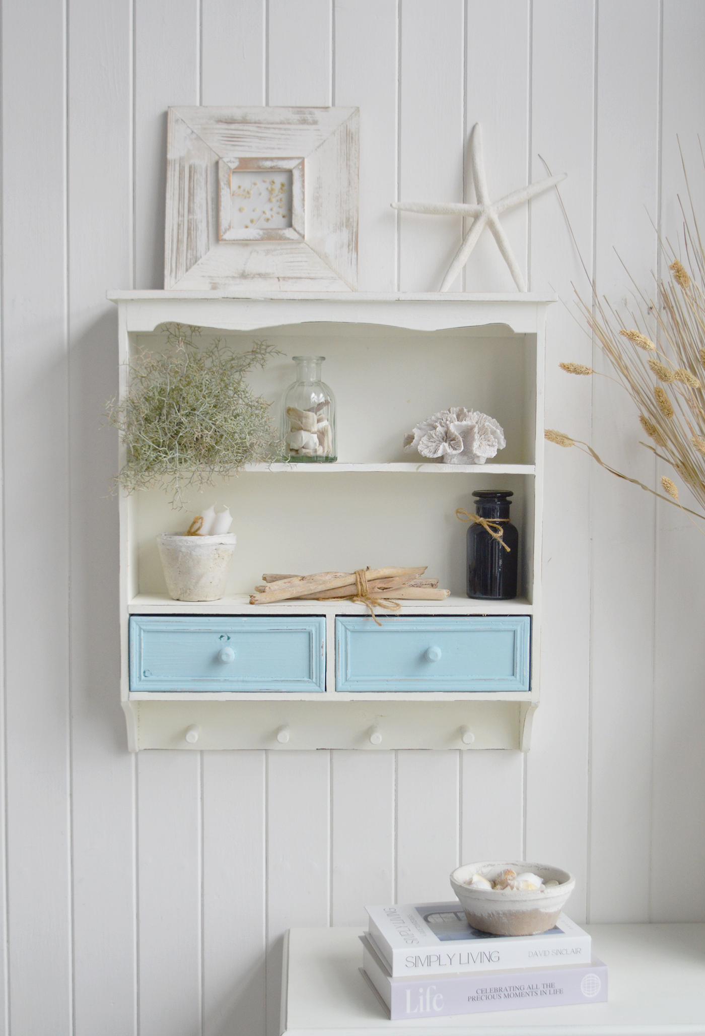 Add practical coastal wall storage to your hallway, kitchen, bathroom or bedroom with this charming wooden shelf unit.