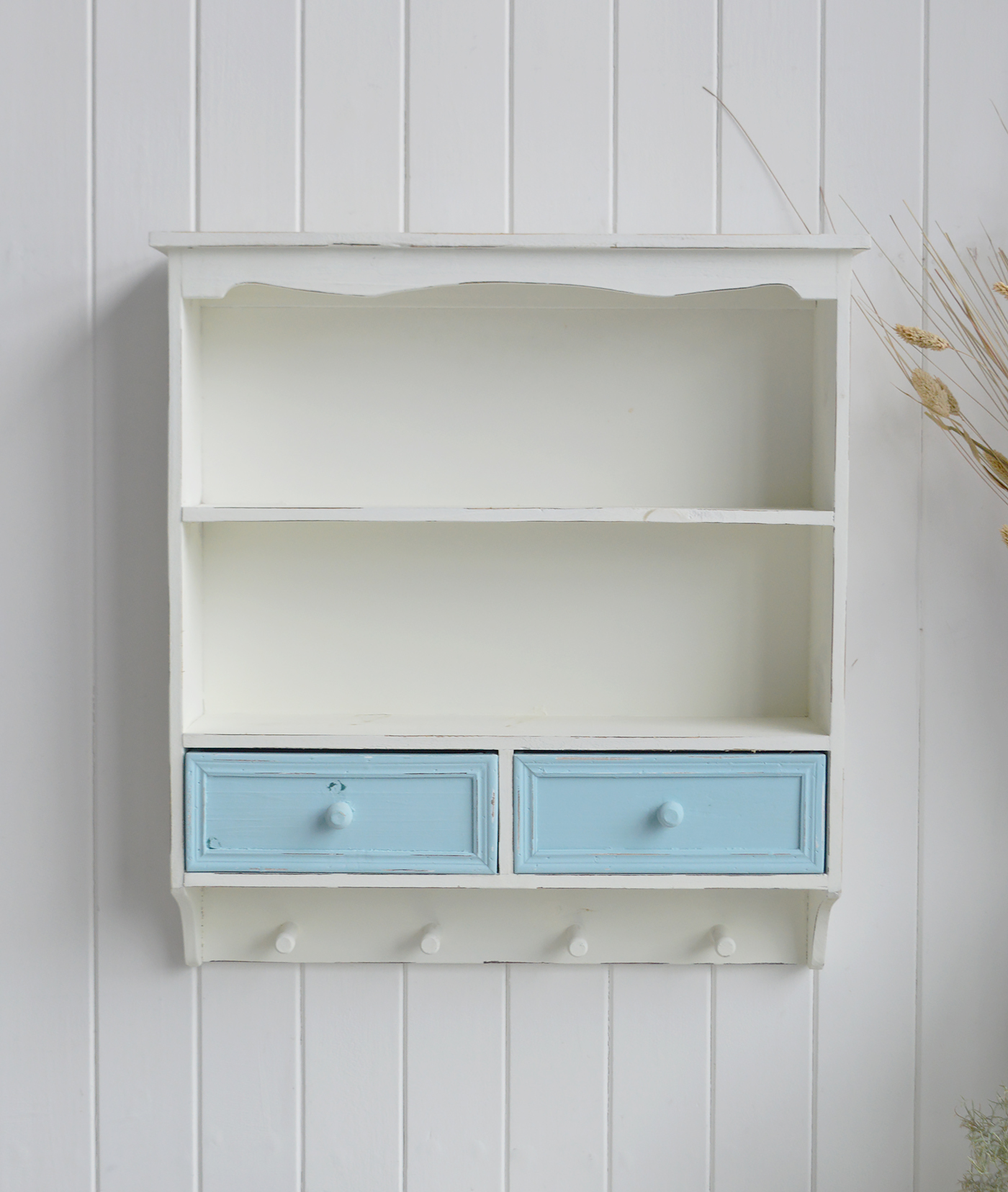 Perfect for beach house and coastal cottage interiors, the Woodstock shelf offers an attractive way to organise everyday essentials.