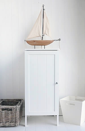 Freestanding bathroom cabinet with shelves for storage
