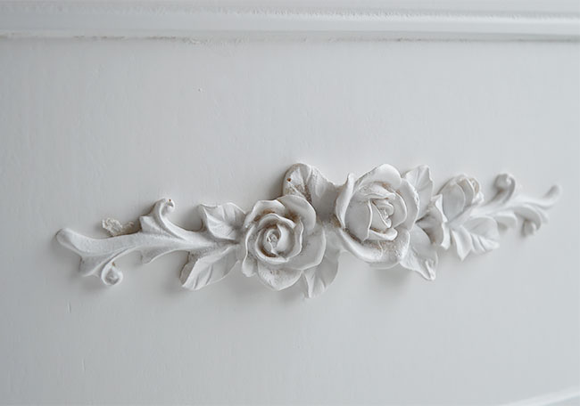 Handle for the Rose white bathroom cabinet