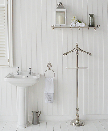 Create an hotel style bathroom with chrome and white