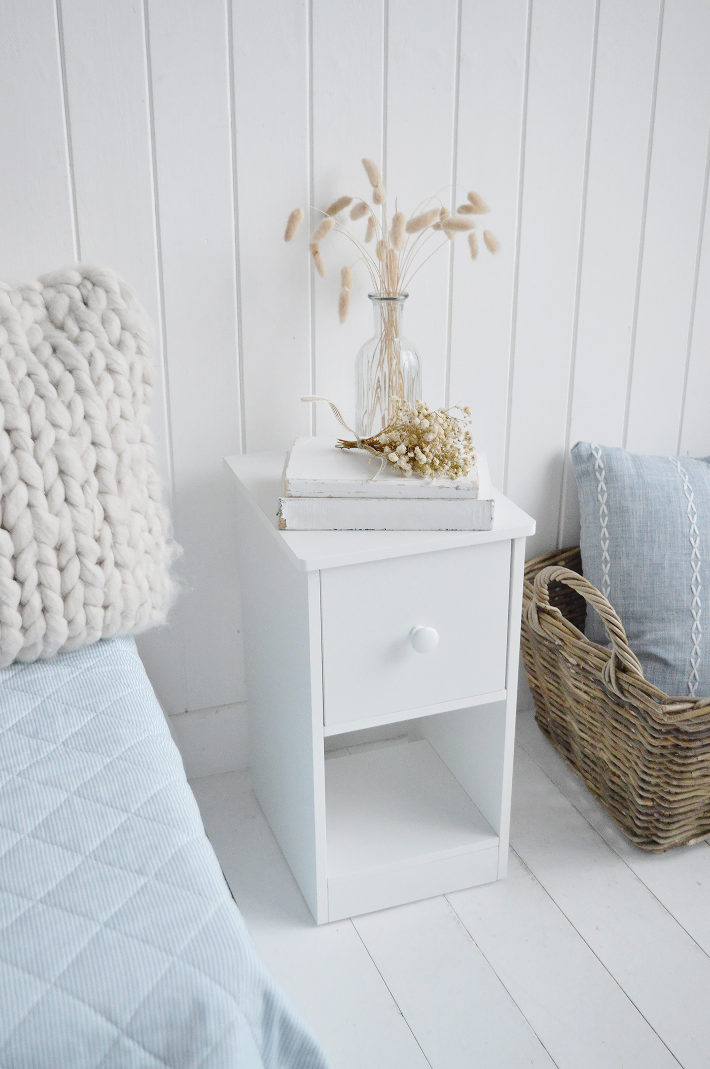 Designed at 25cm wide, Bradley delivers slim storage while keeping bedrooms feeling light and uncluttered.